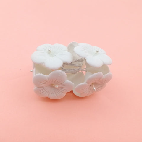 FIVE PETALS WHITE 10'S